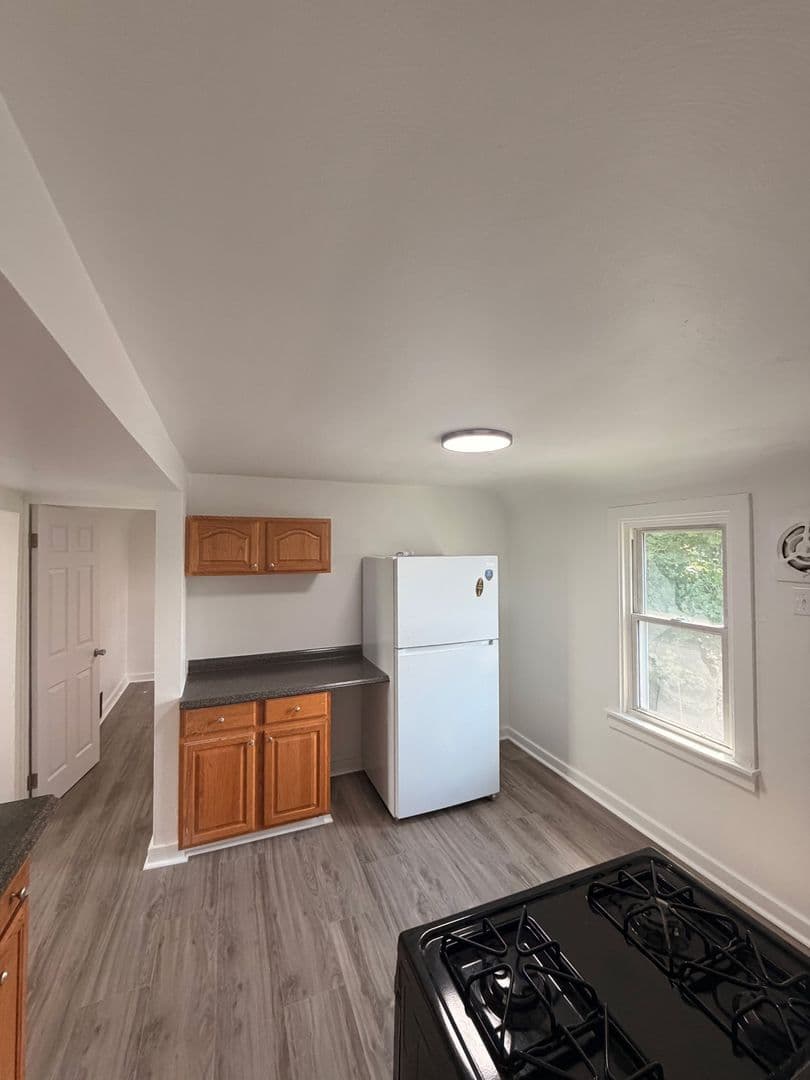 Arnold Apartment: 328 Murray Avenue