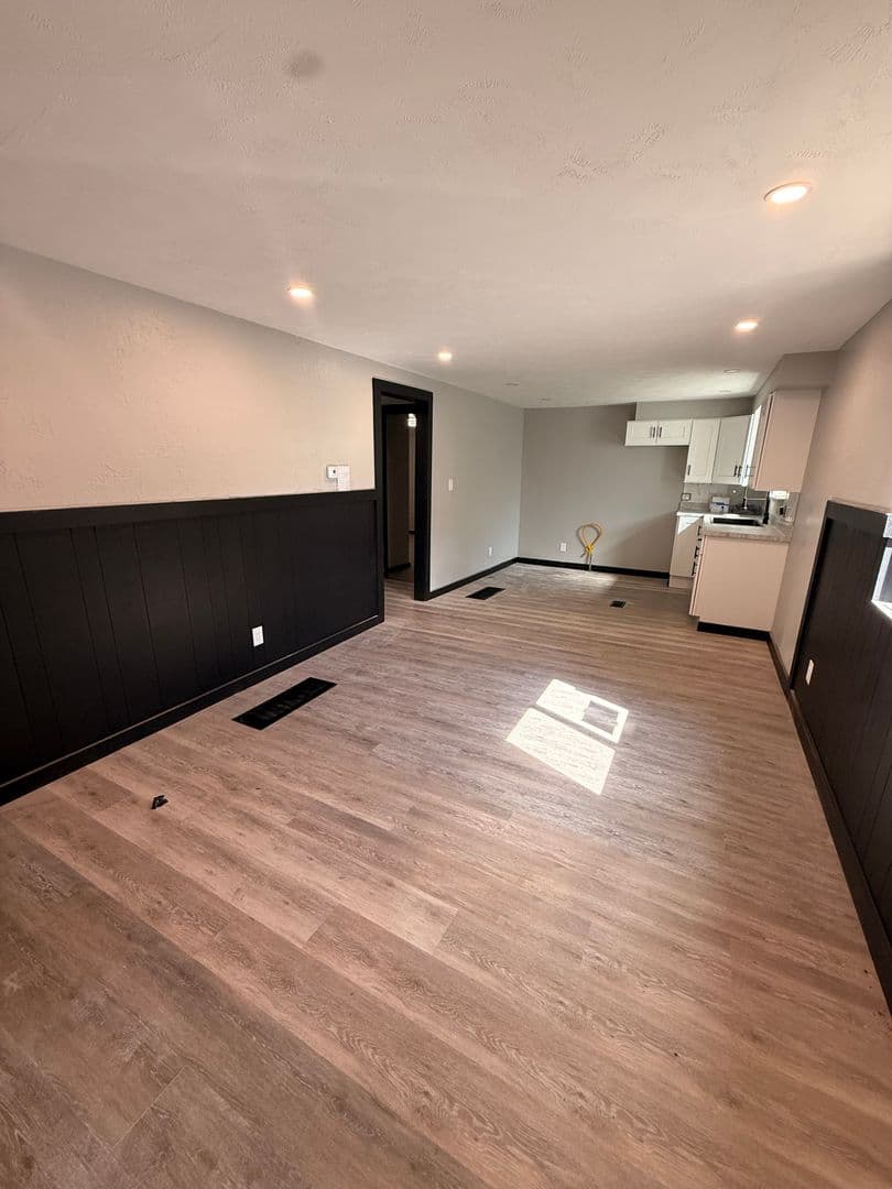 Arnold Apartment: 1600 Woodmont Avenue