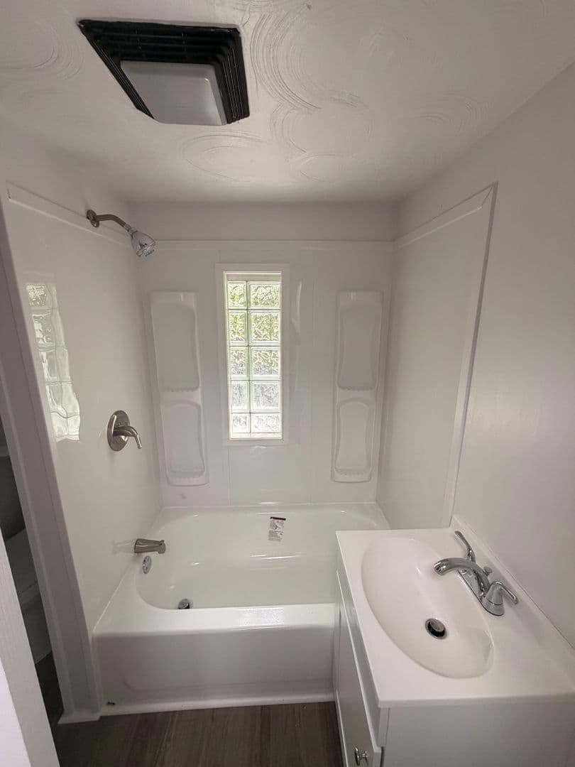 Arnold Apartment: 328 Murray Avenue