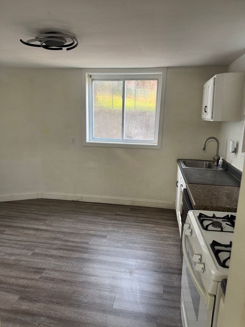 Pitcairn Apartment: 322-324 3rd Street
