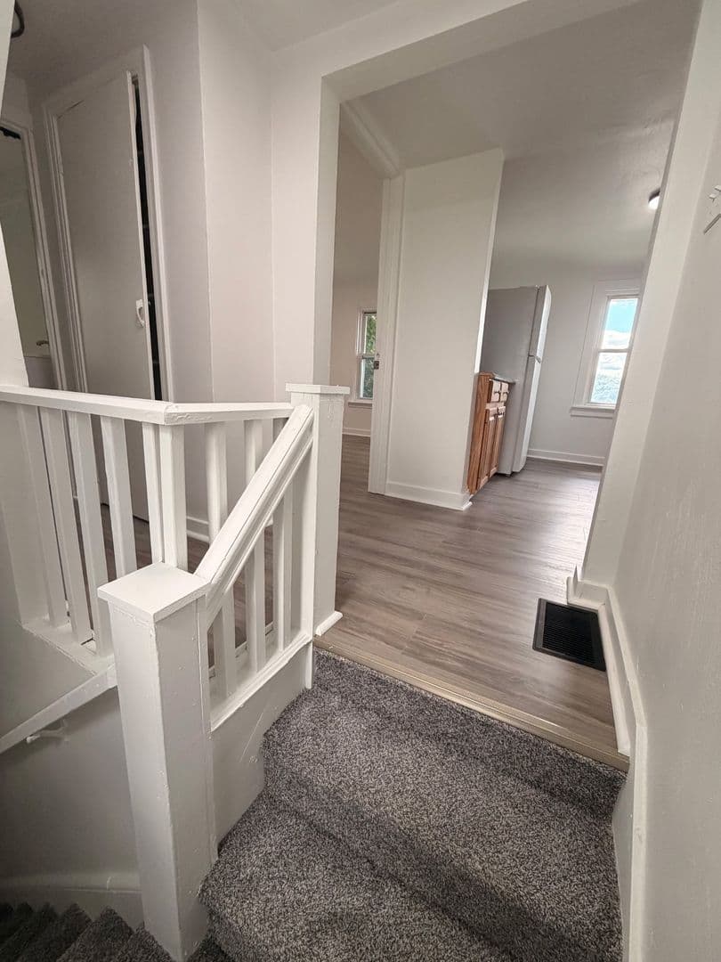 Arnold Apartment: 328 Murray Avenue