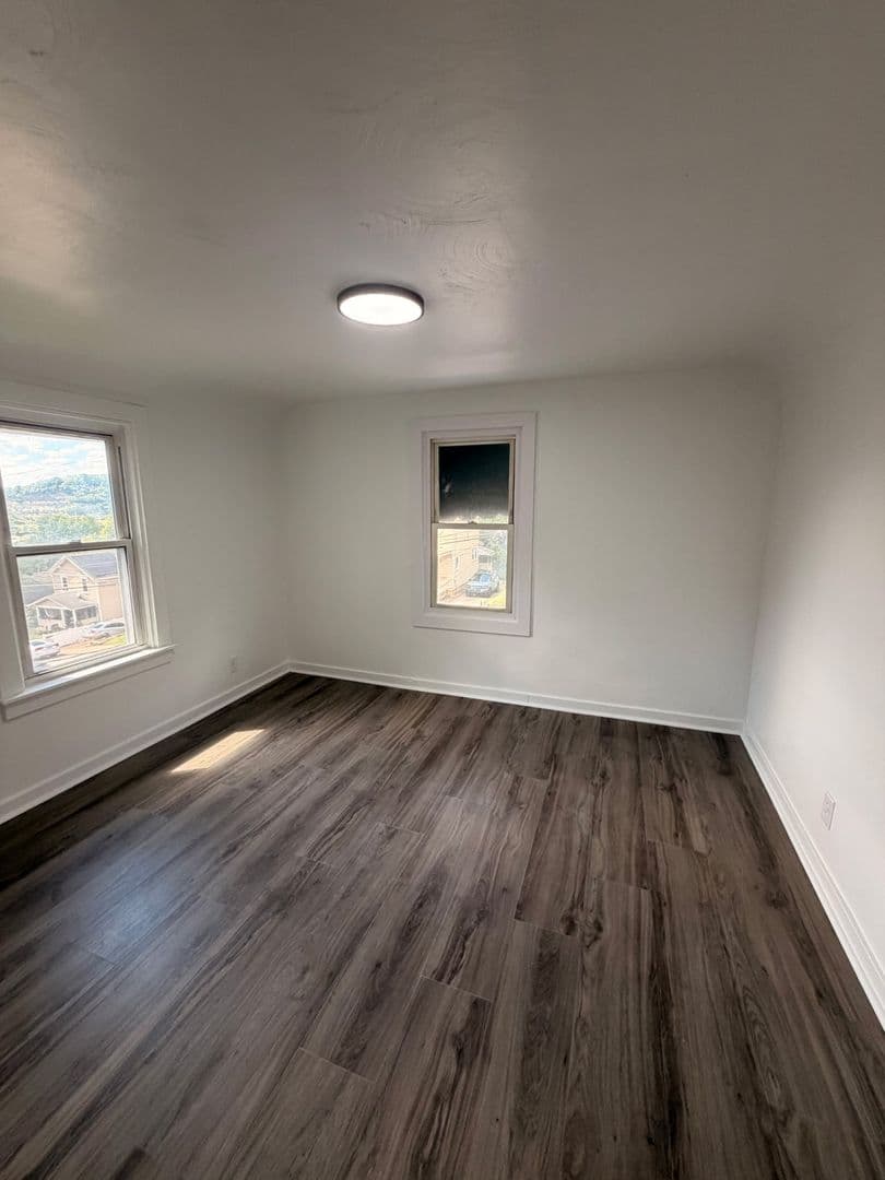 Arnold Apartment: 328 Murray Avenue