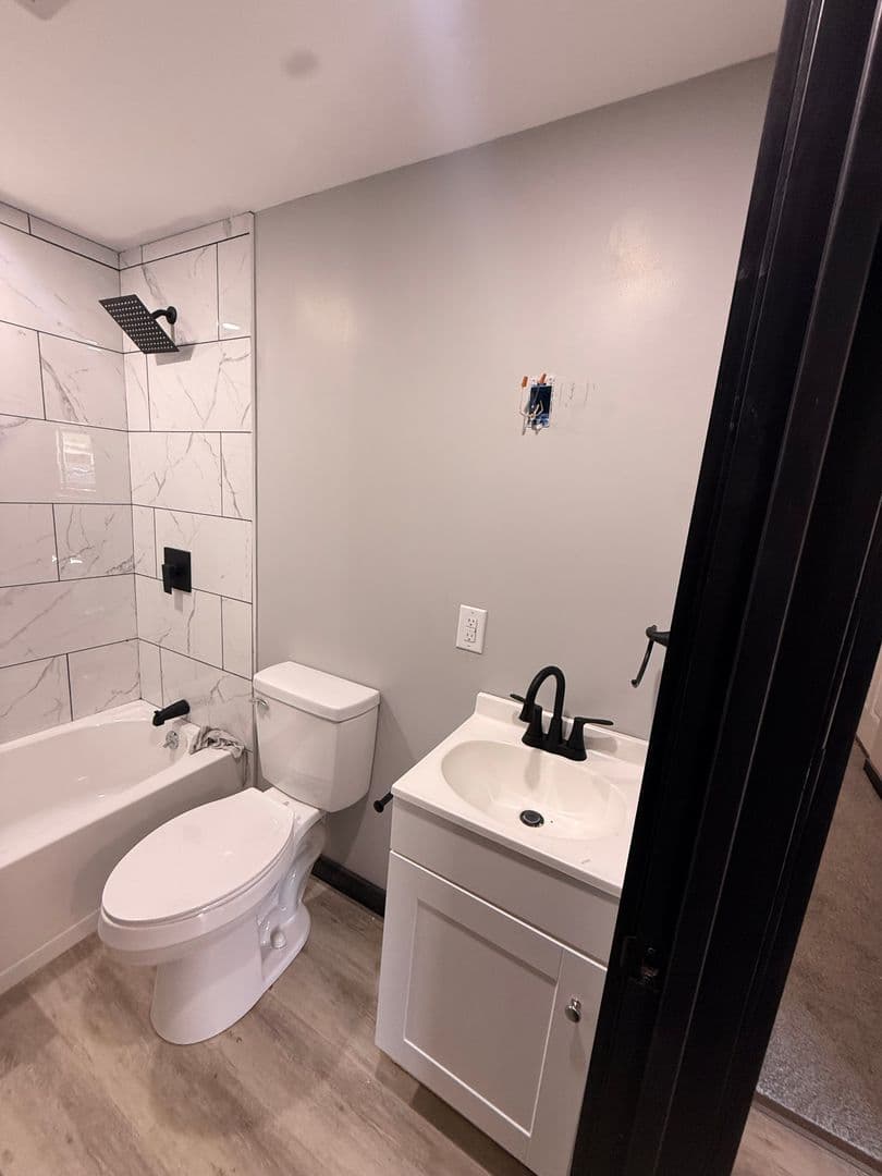 Arnold Apartment: 1600 Woodmont Avenue