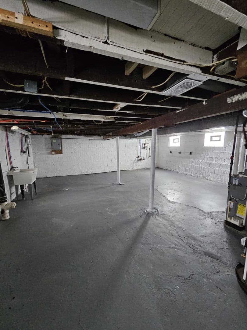 White Oak House: 3115 Quay Street