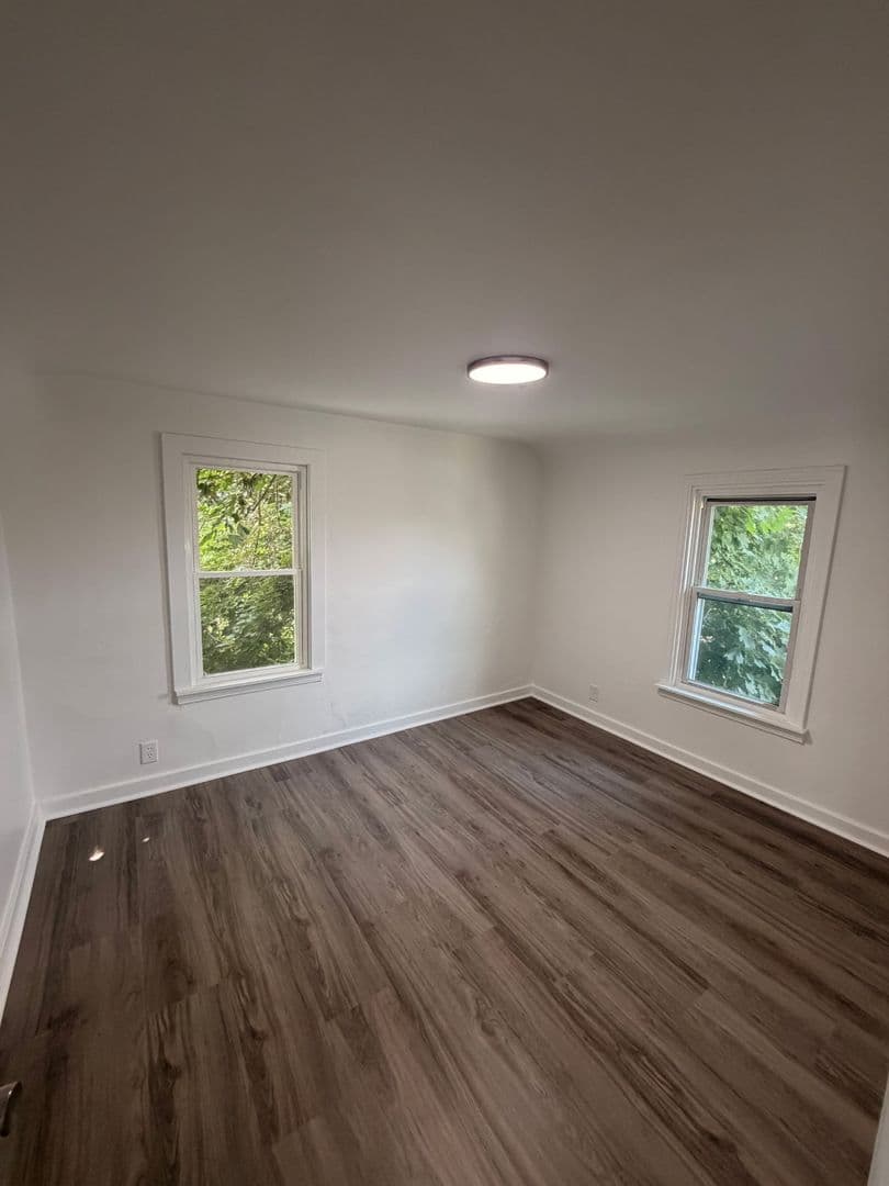 Arnold Apartment: 328 Murray Avenue