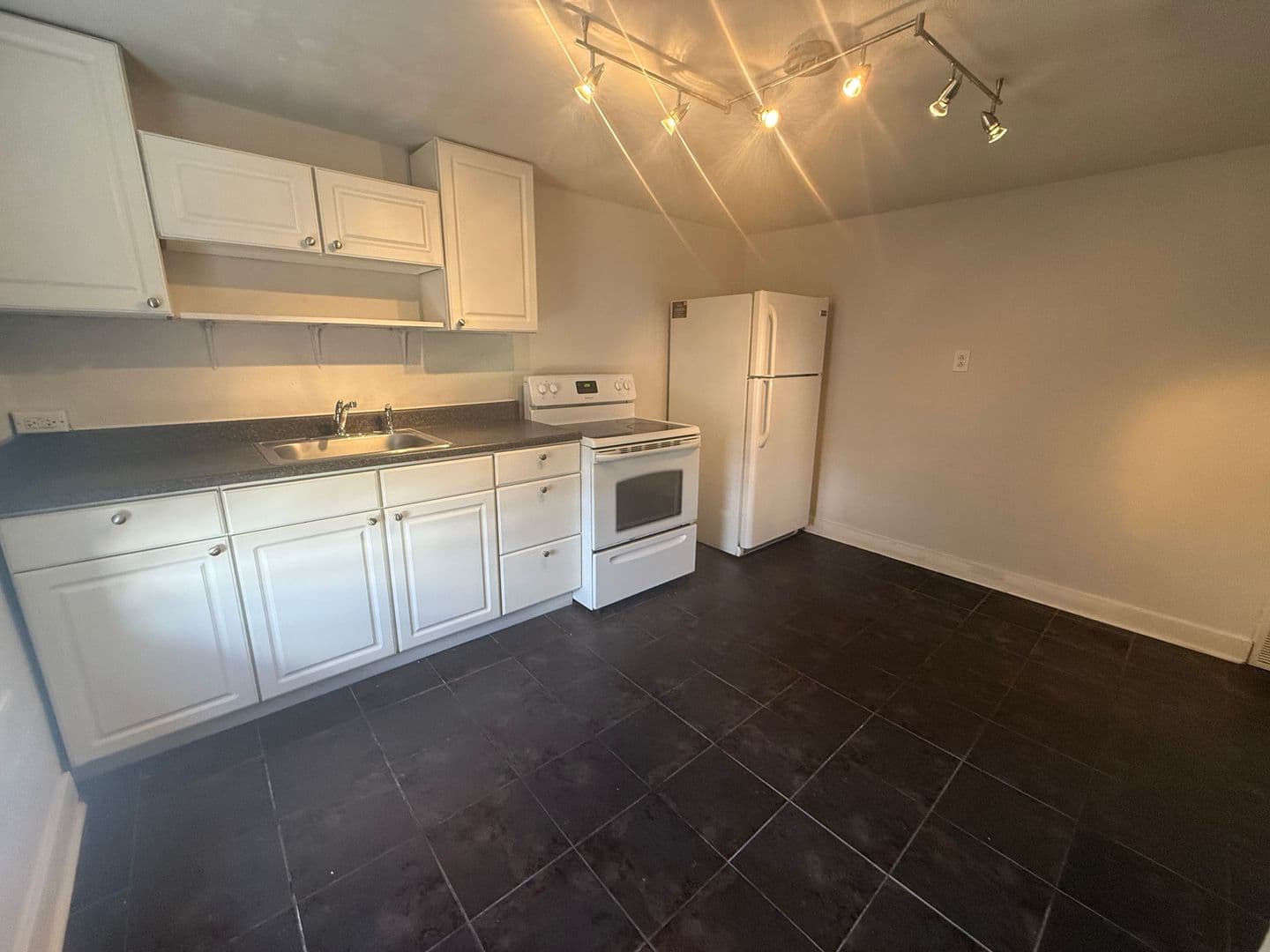 Vandergrift Apartment: 529 Walnut Street