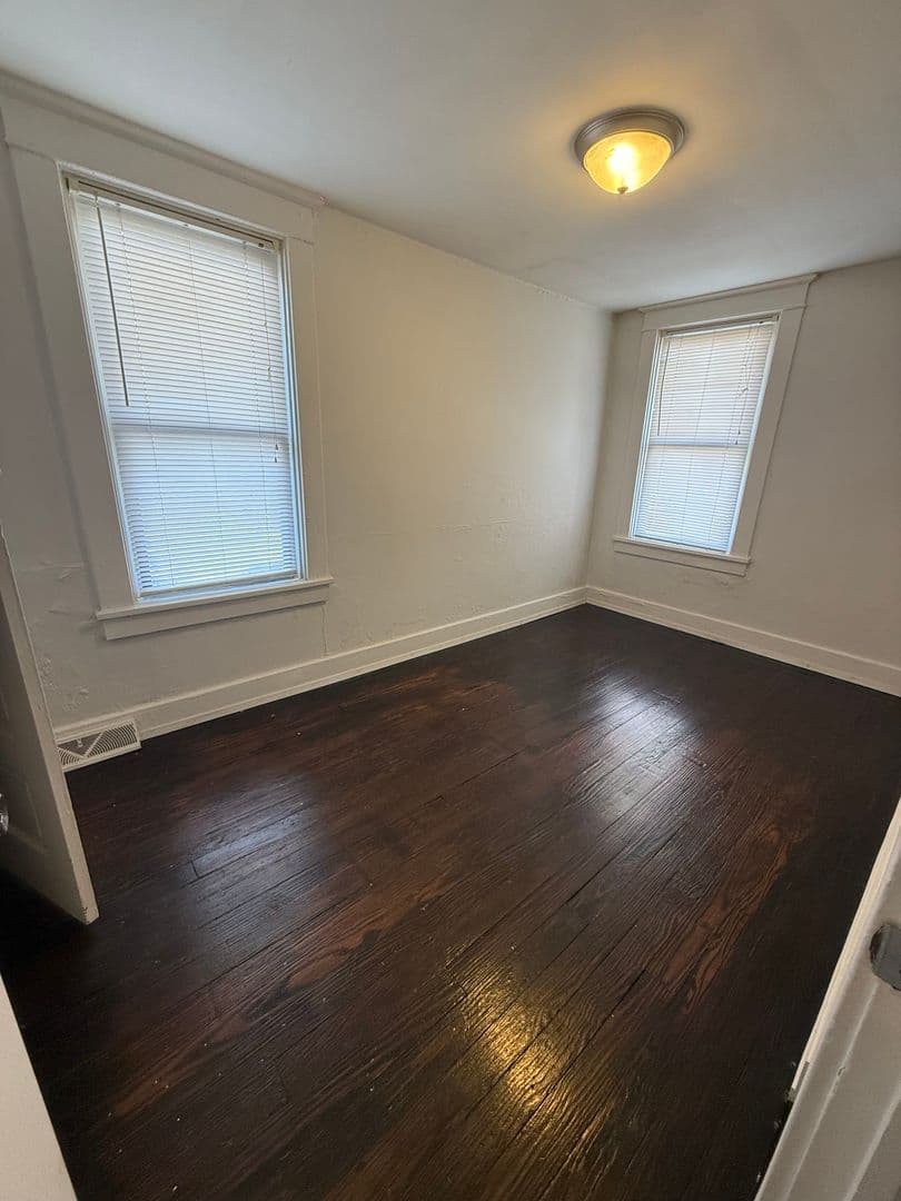 Vandergrift Apartment: 529 Walnut Street