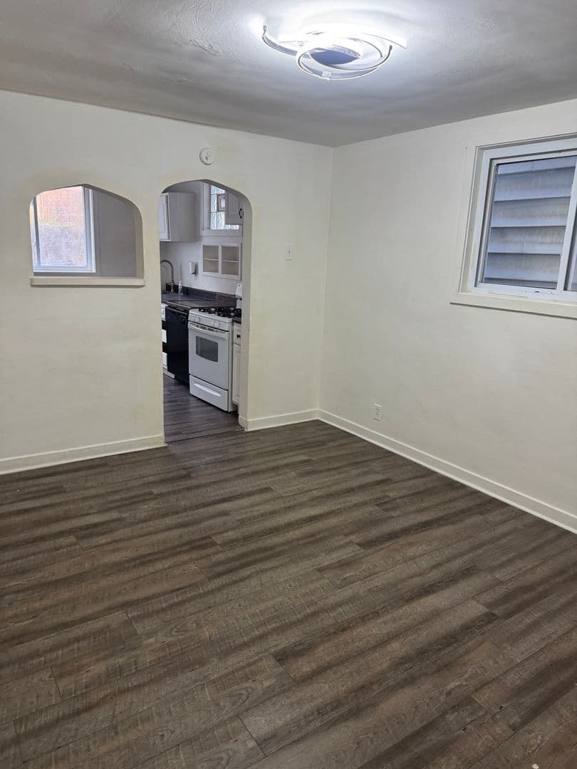 Pitcairn Apartment: 322-324 3rd Street