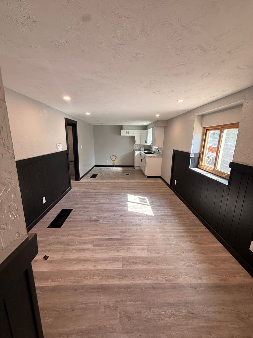 Arnold Apartment: 1600 Woodmont Avenue