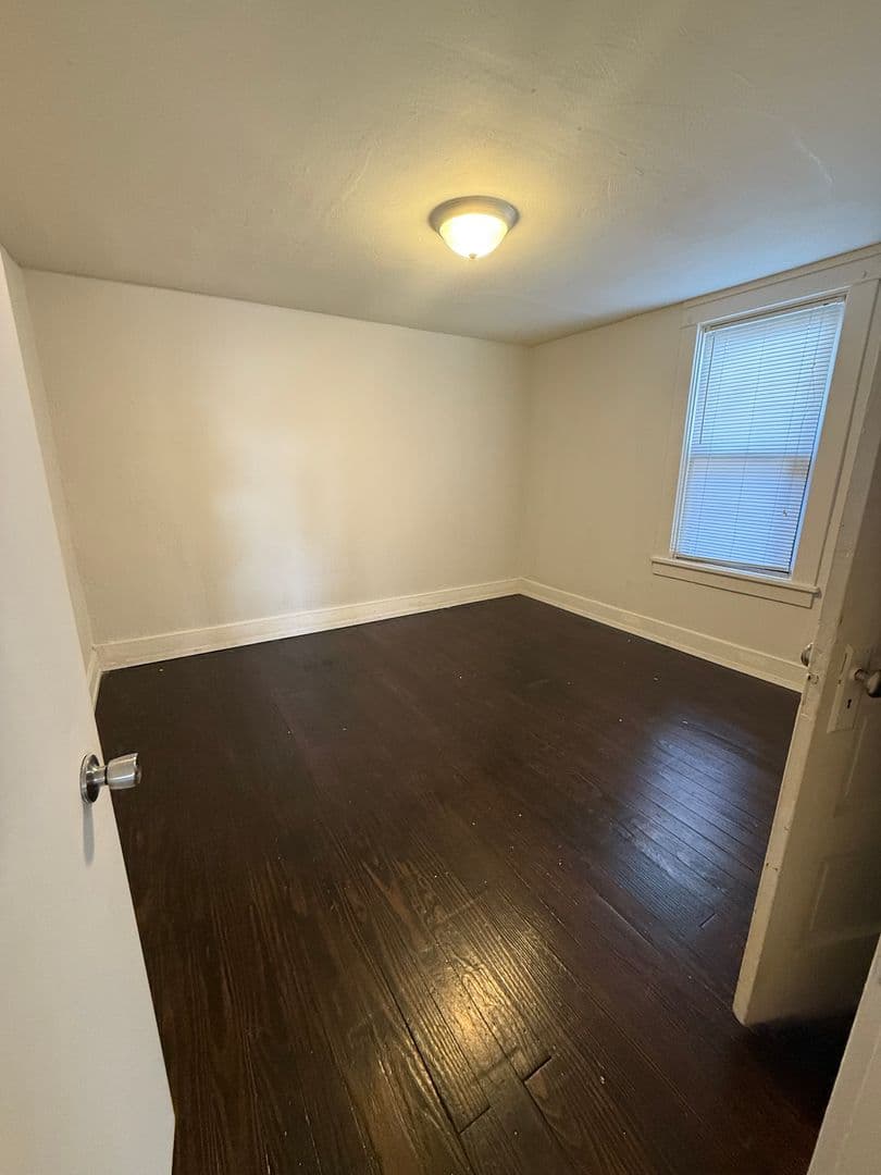 Vandergrift Apartment: 529 Walnut Street