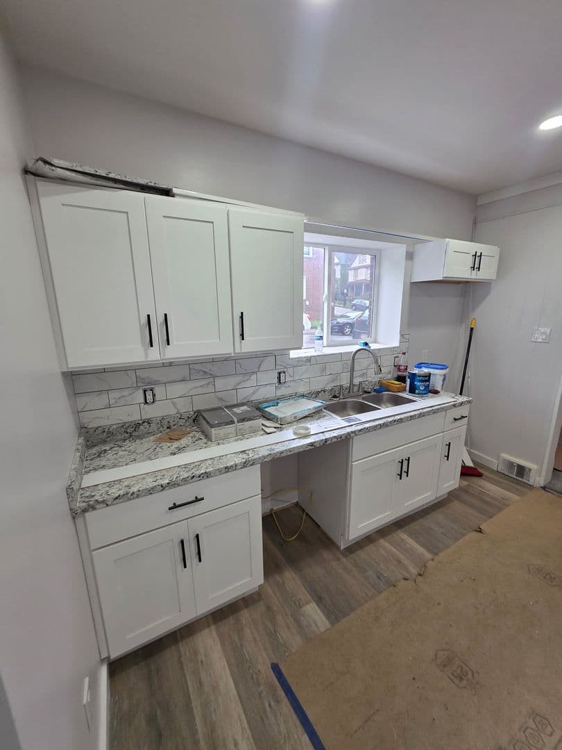 Arnold Apartment: 1600 Woodmont Avenue