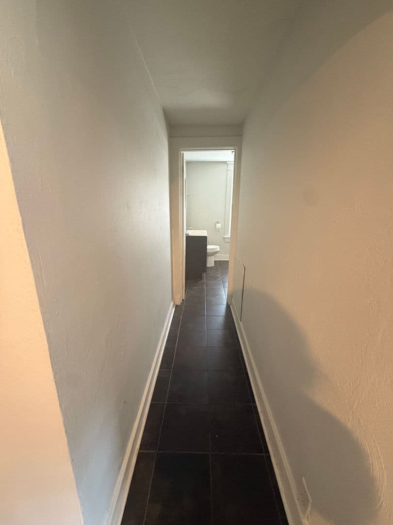 Vandergrift Apartment: 529 Walnut Street