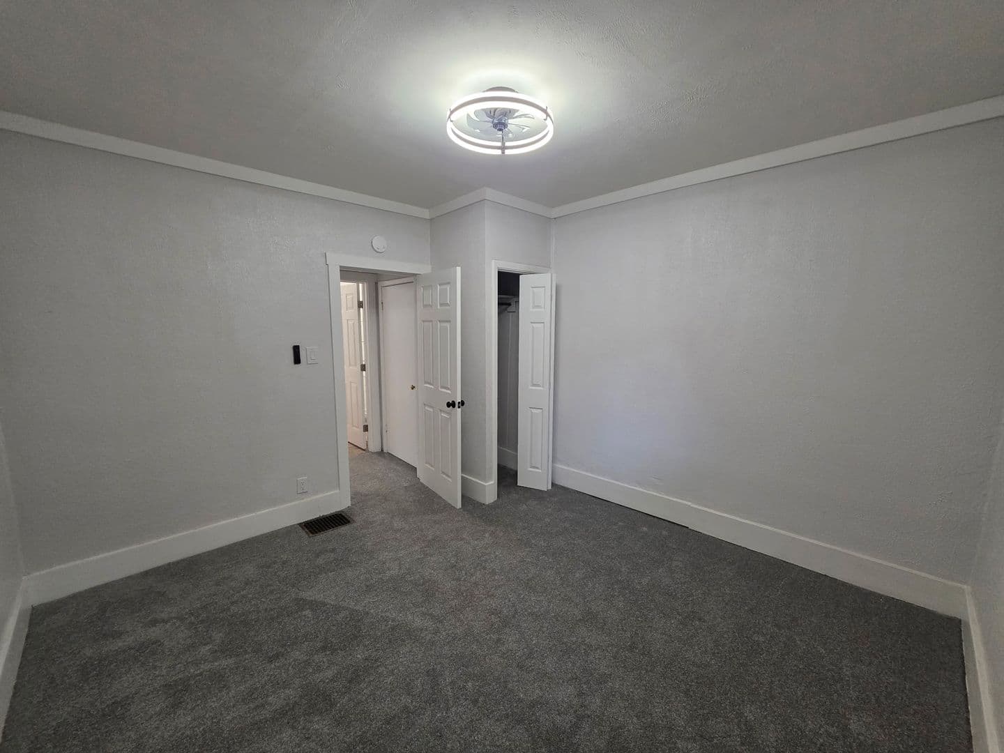 Arnold Apartment: 1600 Woodmont Avenue