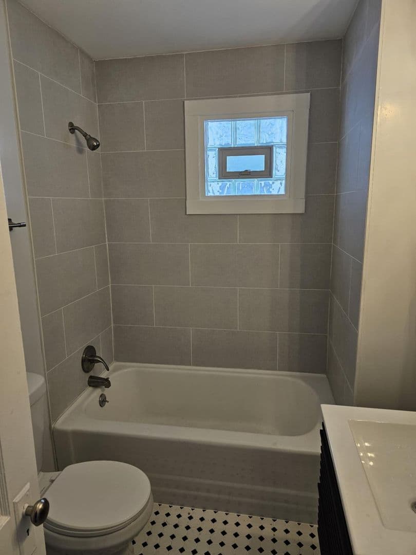 White Oak House: 3115 Quay Street