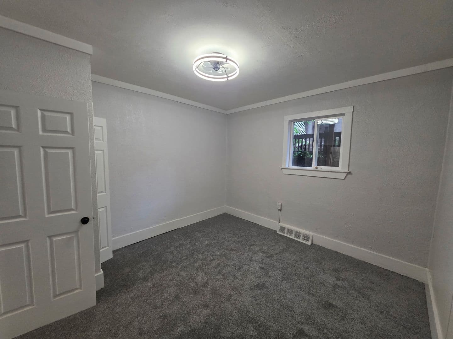 Arnold Apartment: 1600 Woodmont Avenue