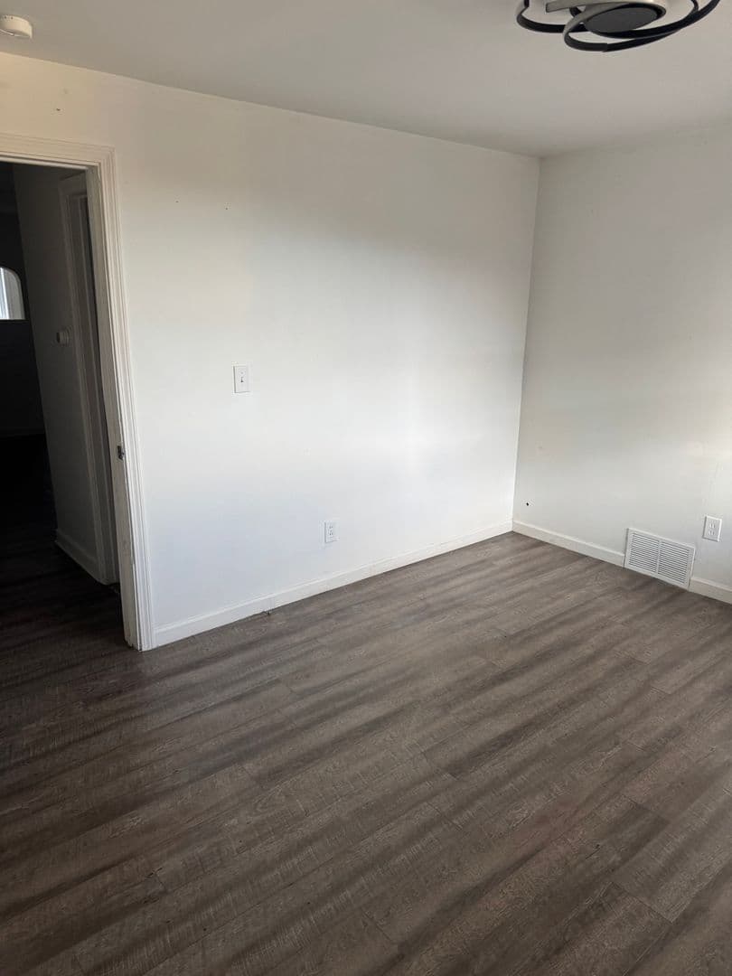 Pitcairn Apartment: 322-324 3rd Street
