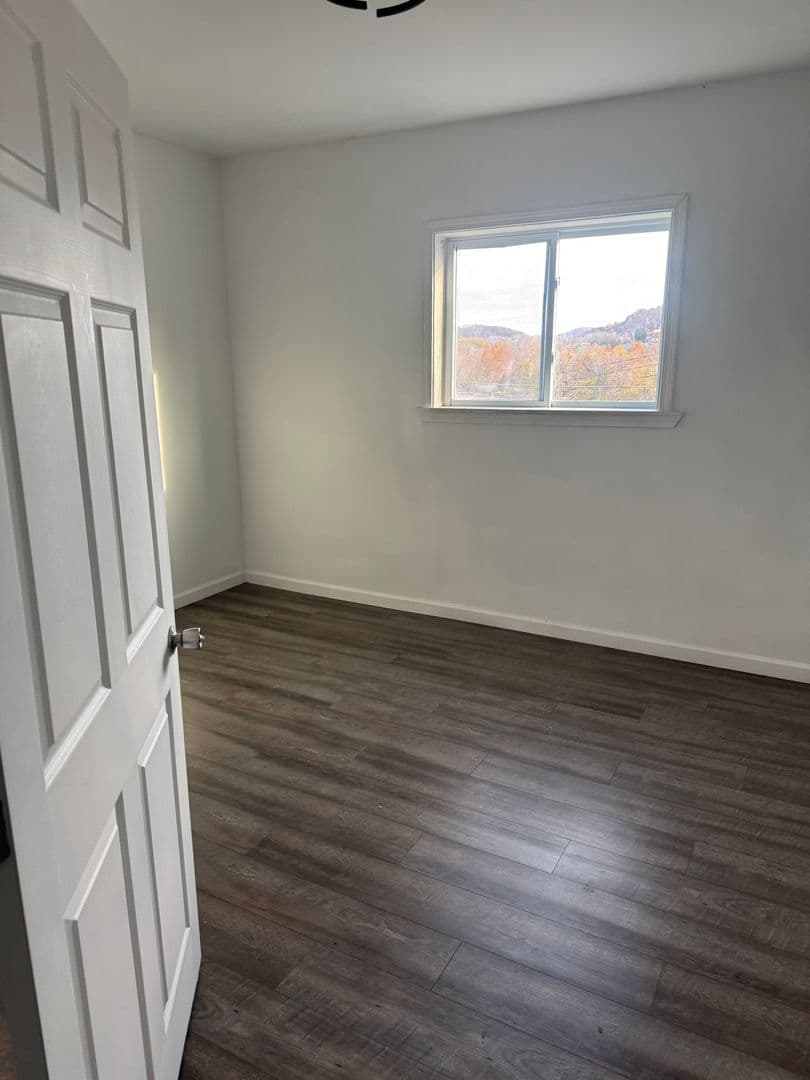 Pitcairn Apartment: 322-324 3rd Street