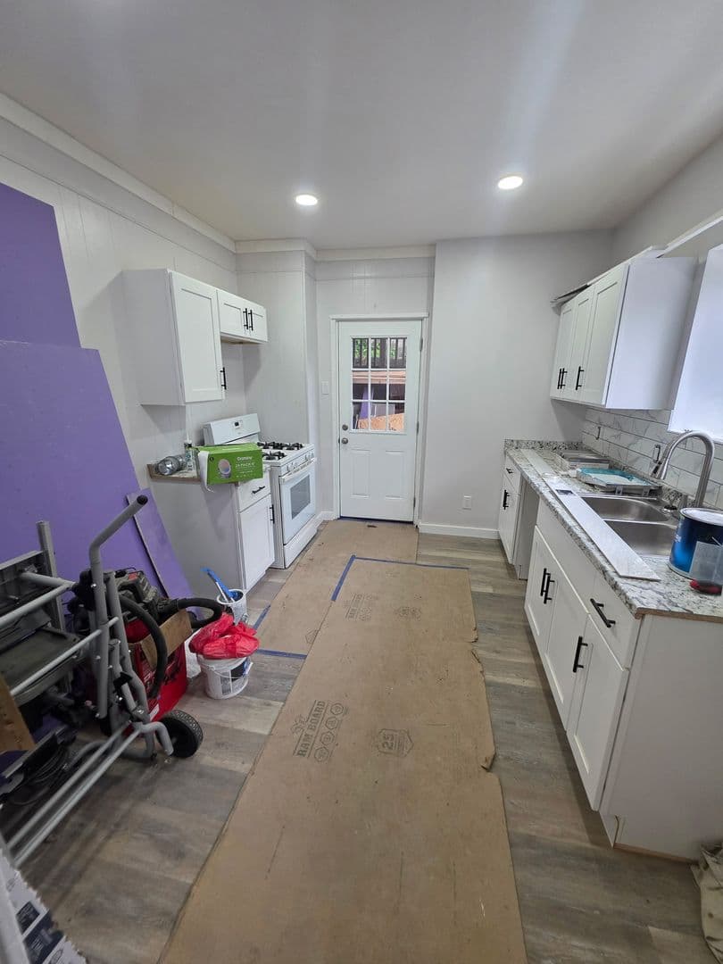 Arnold Apartment: 1600 Woodmont Avenue