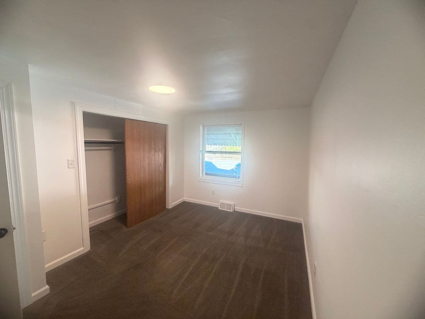 Arnold Apartment: 1941 Woodmont Avenue