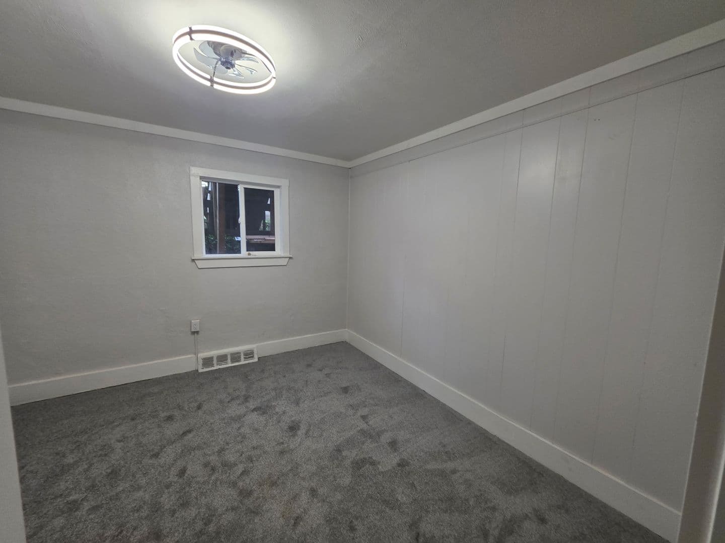 Arnold Apartment: 1600 Woodmont Avenue