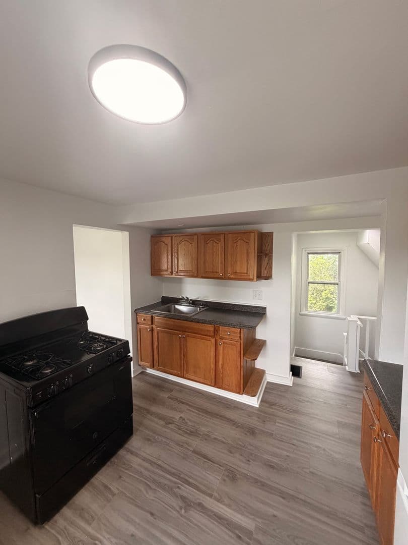 Arnold Apartment: 328 Murray Avenue