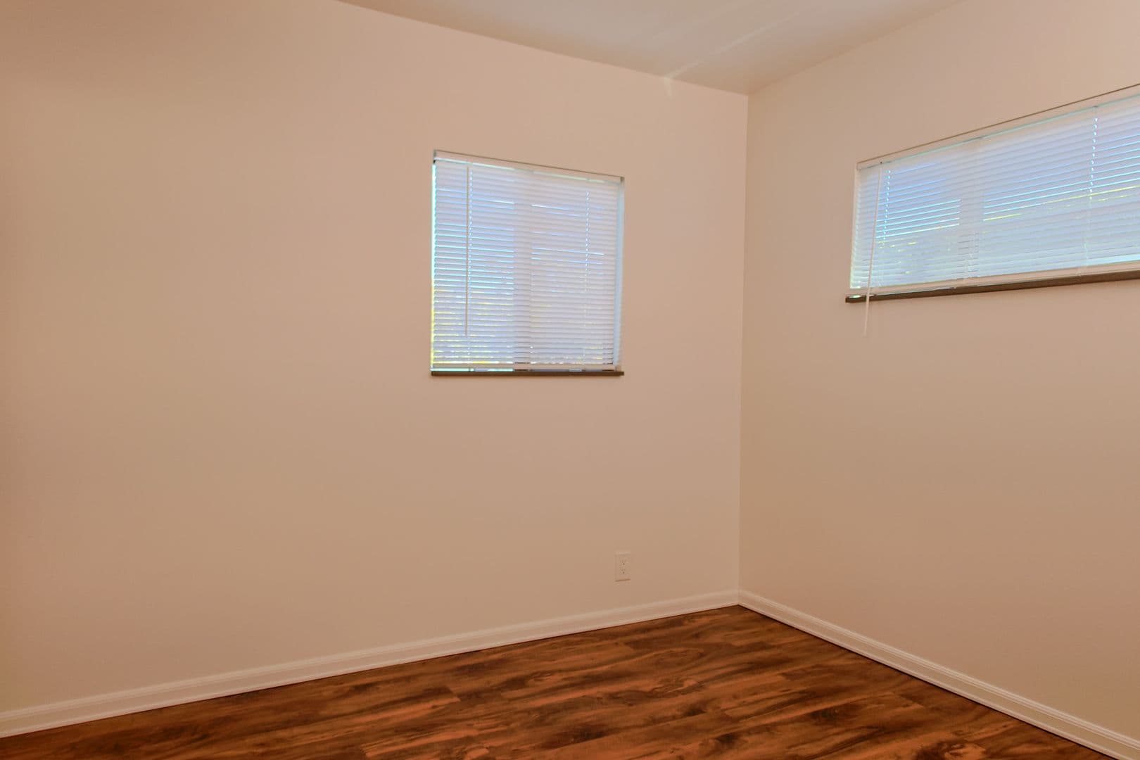 Los Angeles Apartment: 4810 Lincoln Avenue
