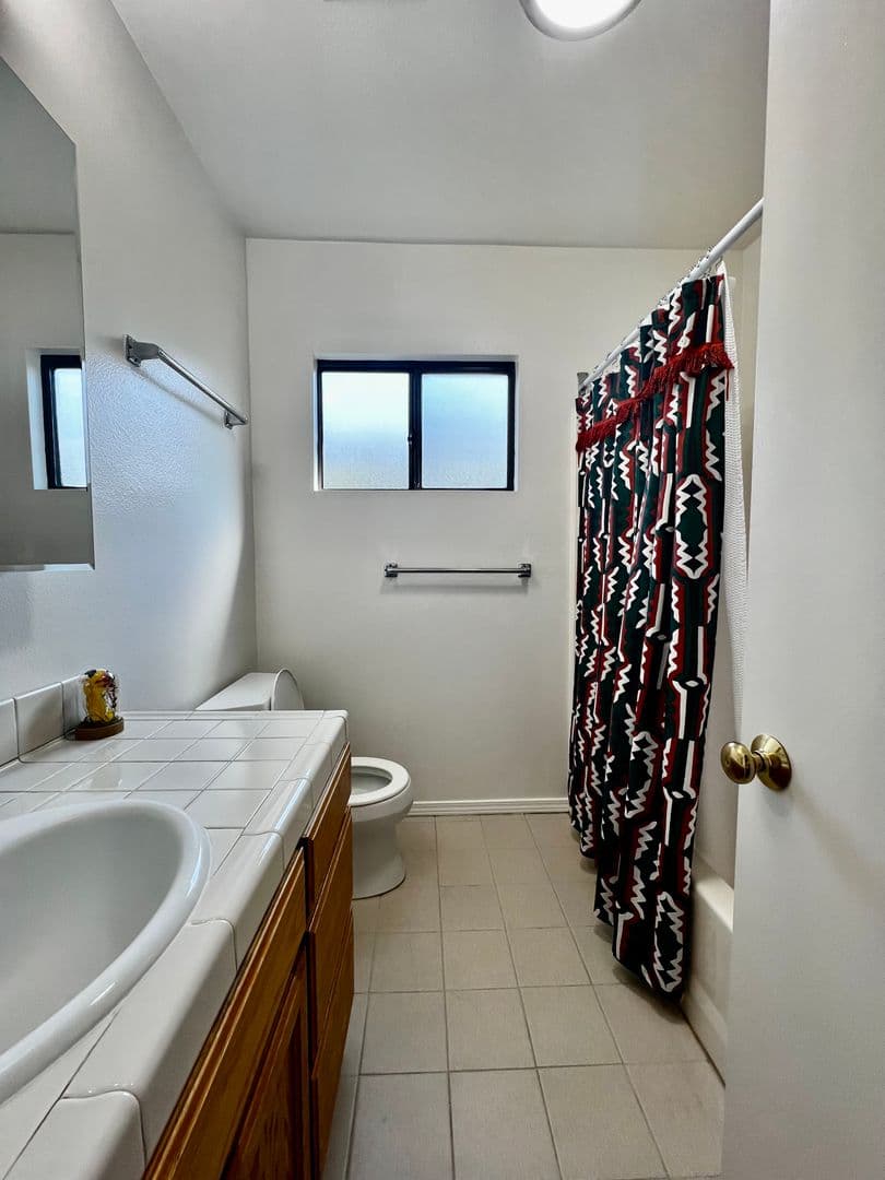 Los Angeles Apartment: 4810 Lincoln Avenue