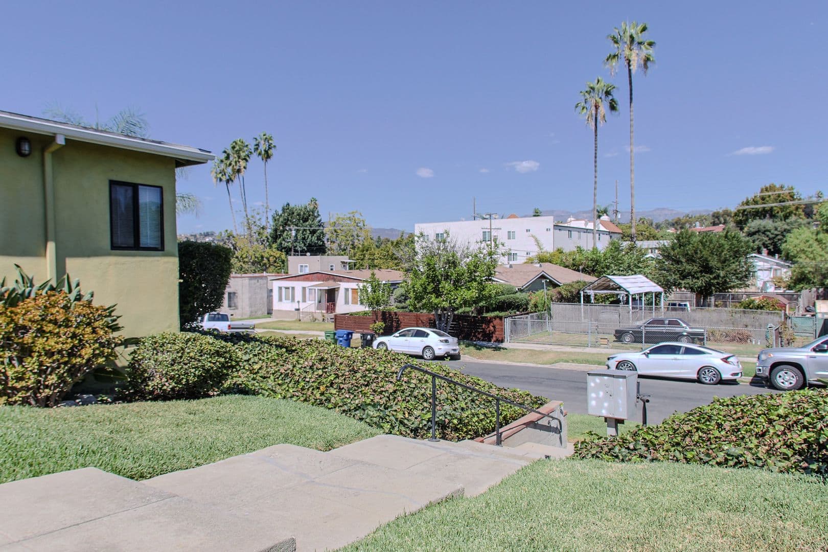 Los Angeles Apartment: 4810 Lincoln Avenue
