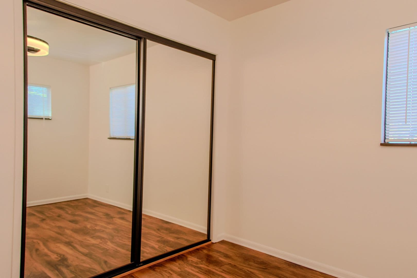 Los Angeles Apartment: 4810 Lincoln Avenue