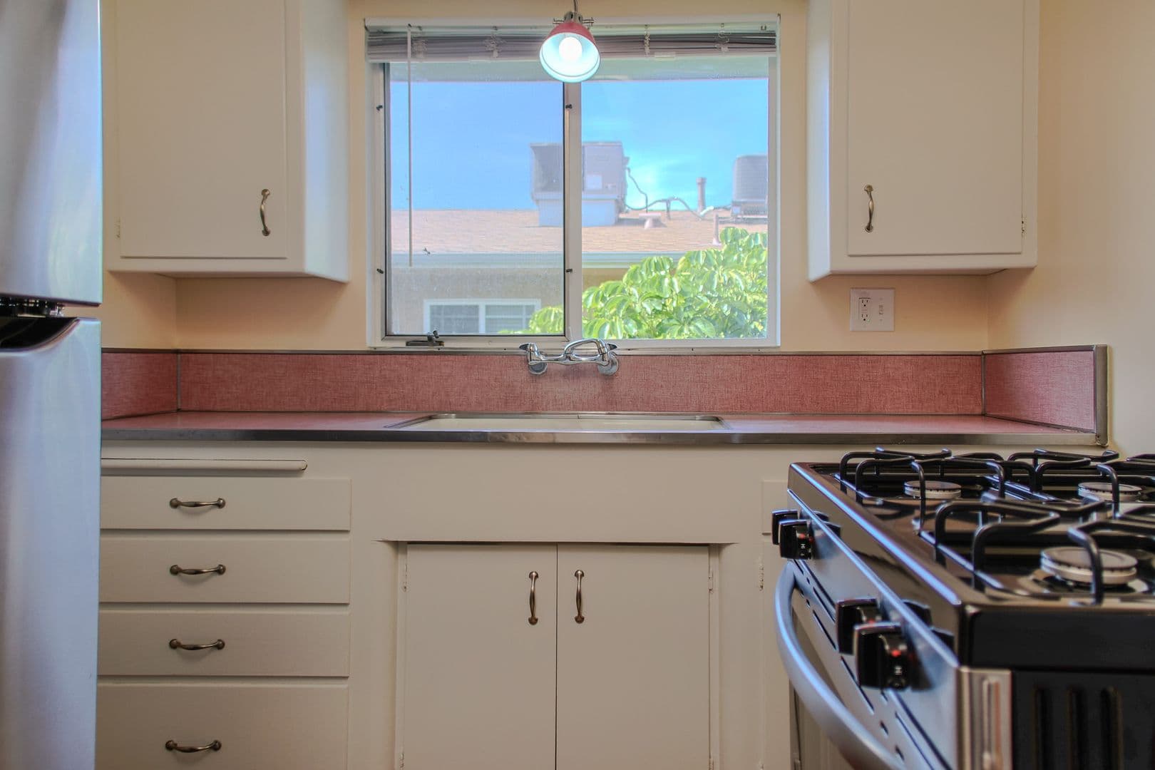 Burbank Apartment: 225-227 W Alameda Avenue