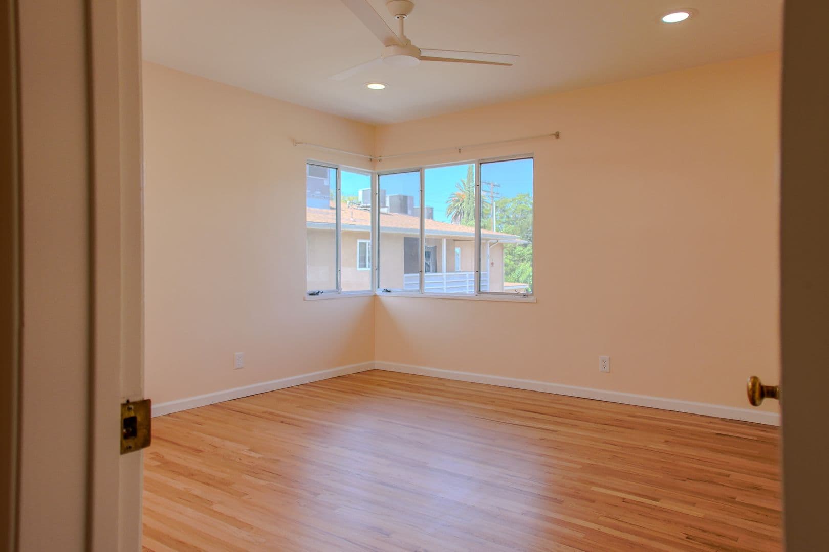 Burbank Apartment: 225-227 W Alameda Avenue