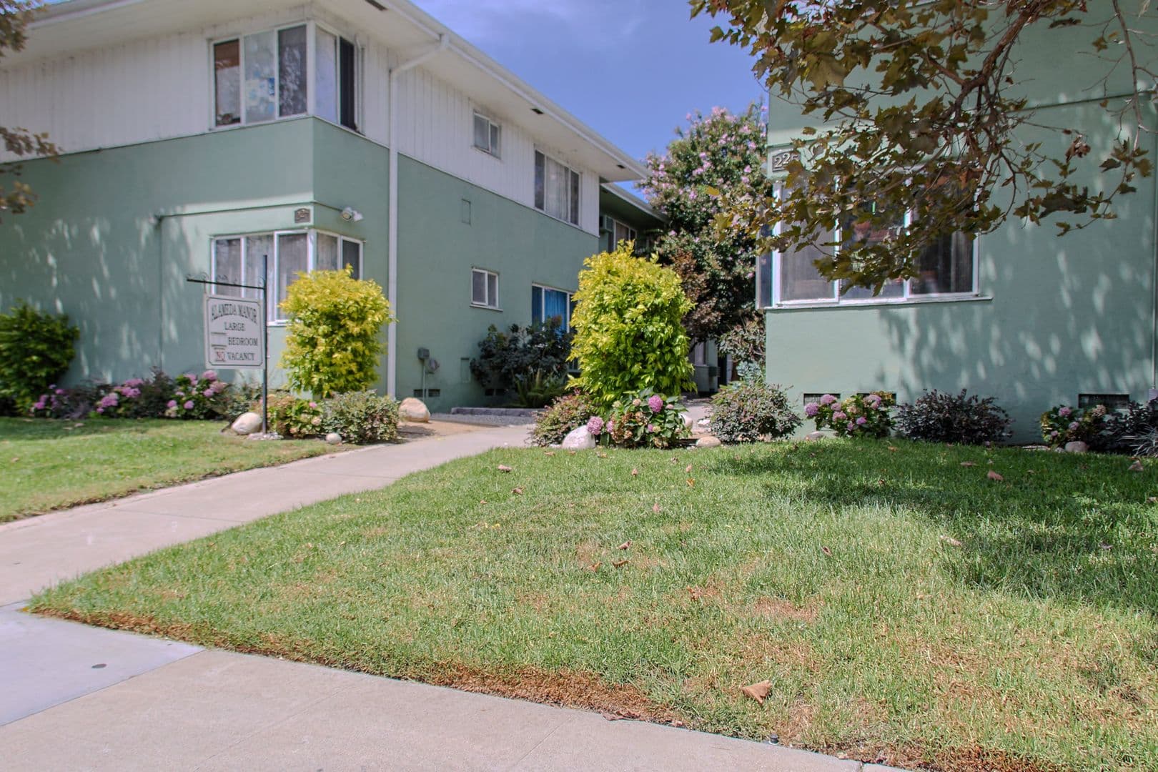 Burbank Apartment: 225-227 W Alameda Avenue