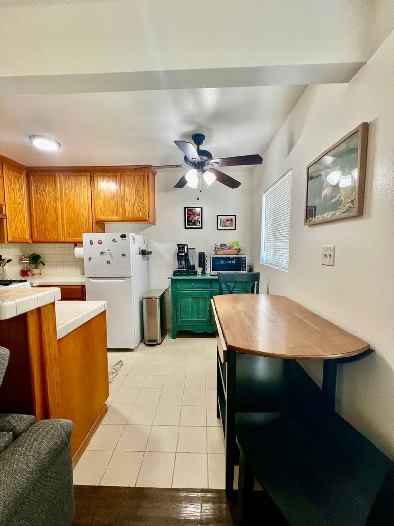 Los Angeles Apartment: 4810 Lincoln Avenue