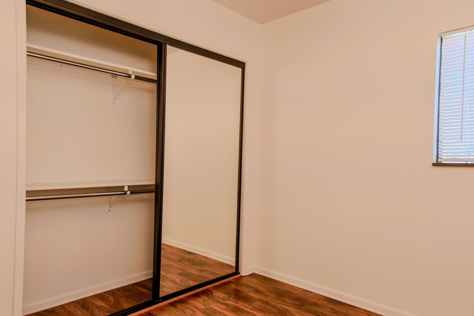 Los Angeles Apartment: 4810 Lincoln Avenue