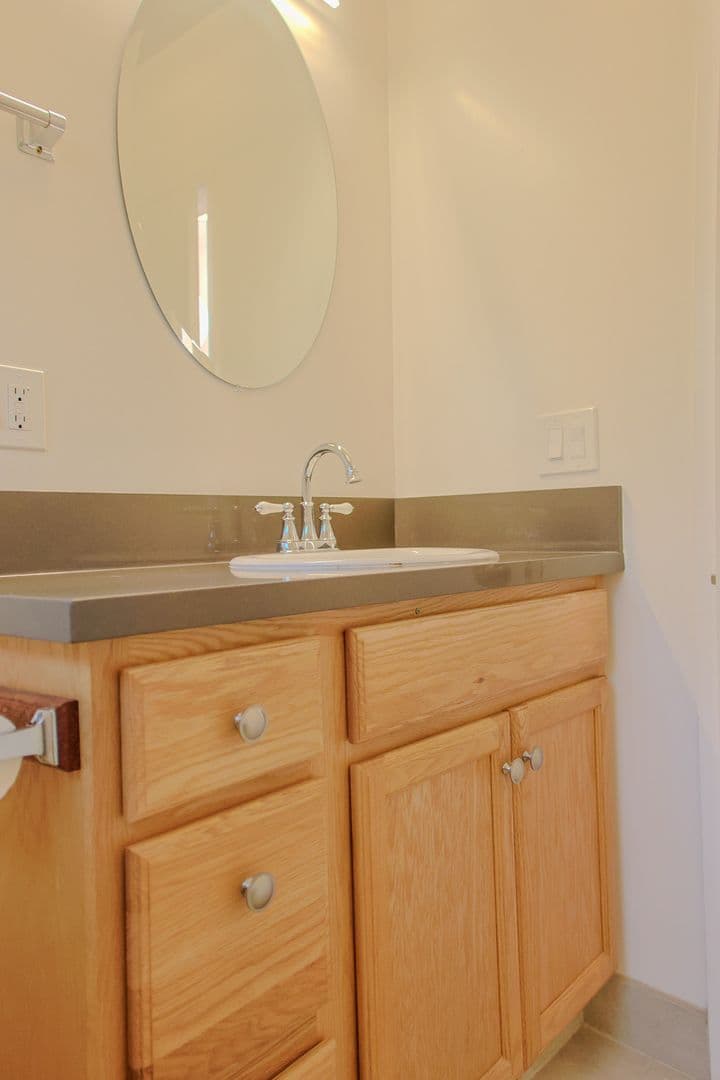 Los Angeles Apartment: 4810 Lincoln Avenue