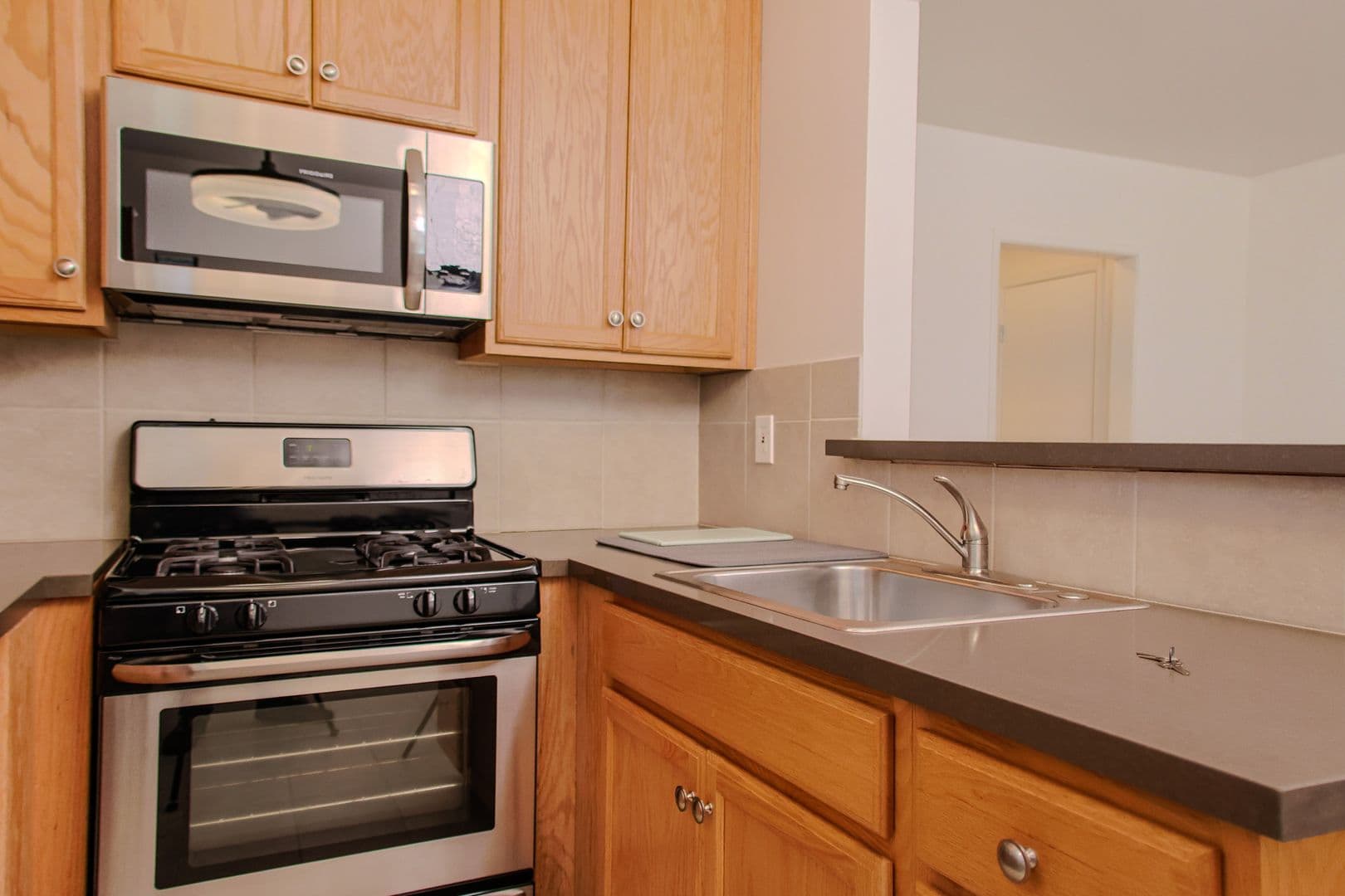Los Angeles Apartment: 4810 Lincoln Avenue