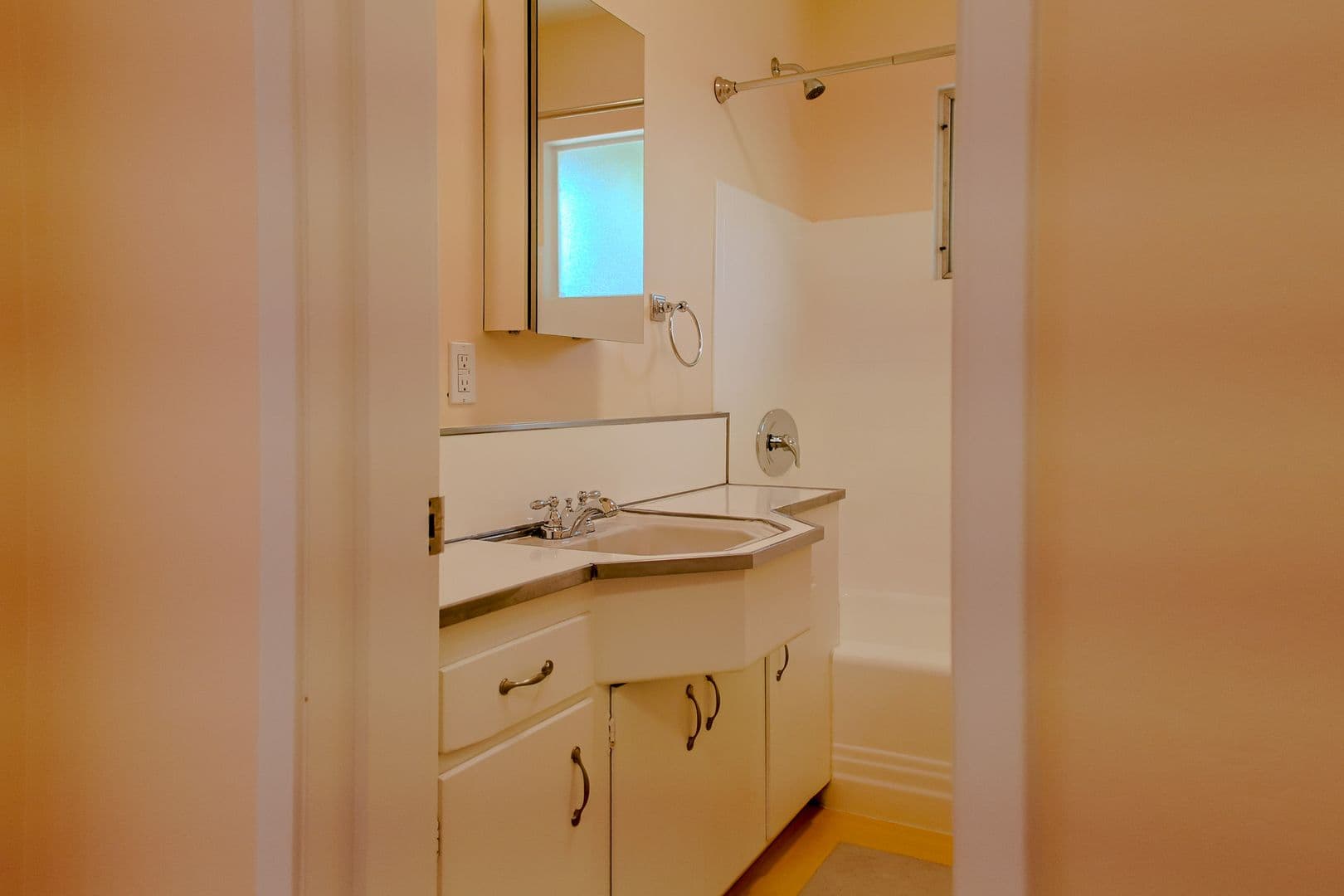 Burbank Apartment: 225-227 W Alameda Avenue