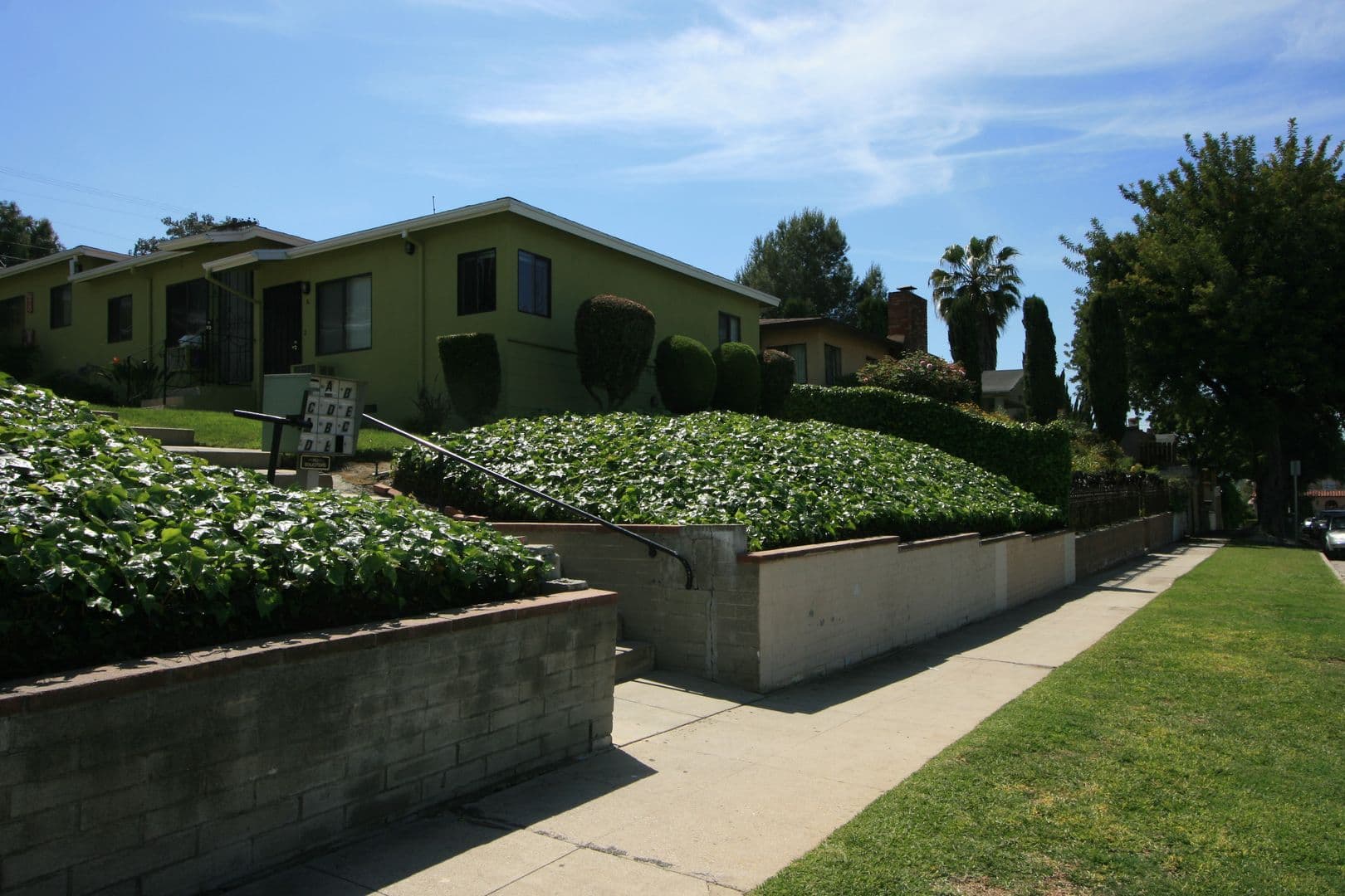 Los Angeles Apartment: 4810 Lincoln Avenue