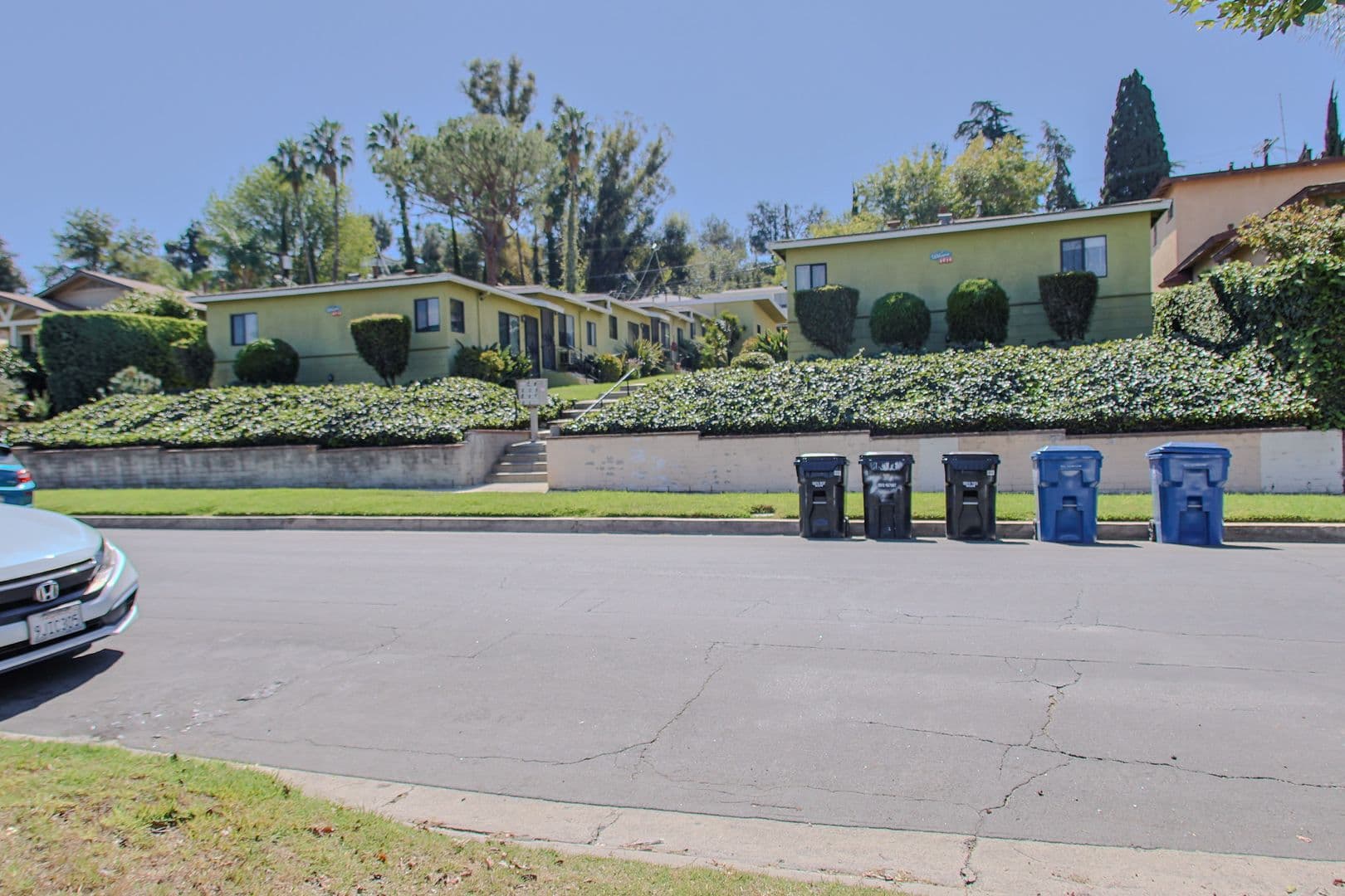 Los Angeles Apartment: 4810 Lincoln Avenue