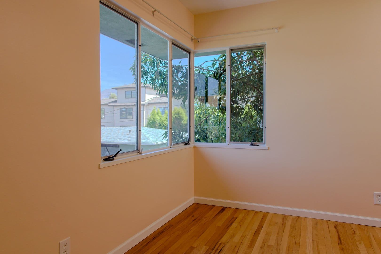Burbank Apartment: 225-227 W Alameda Avenue
