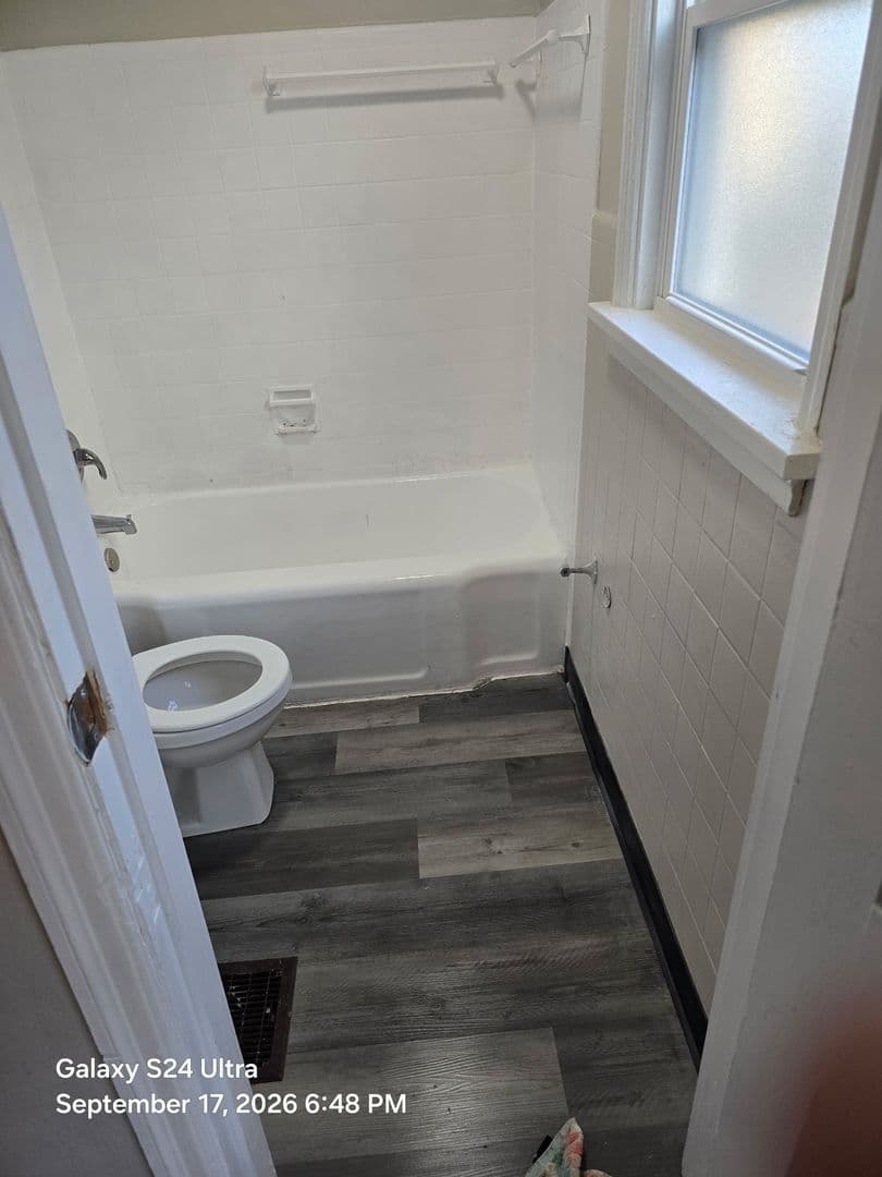 Dayton Apartment: 1931 Auburn Ave.