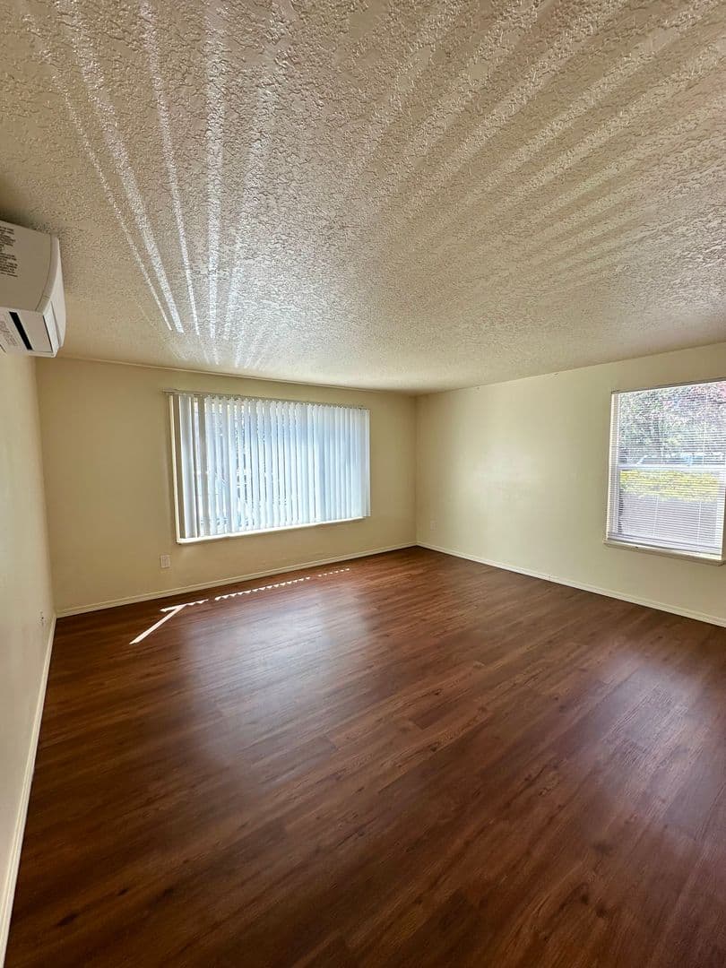 Bend Apartment: 1580 NW Newport