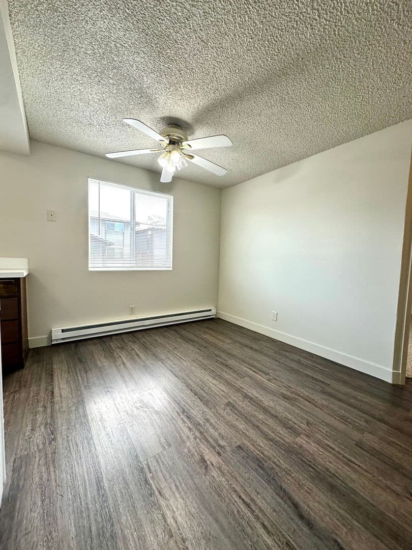 Redmond Apartment: 1624 SW Lava Avenue