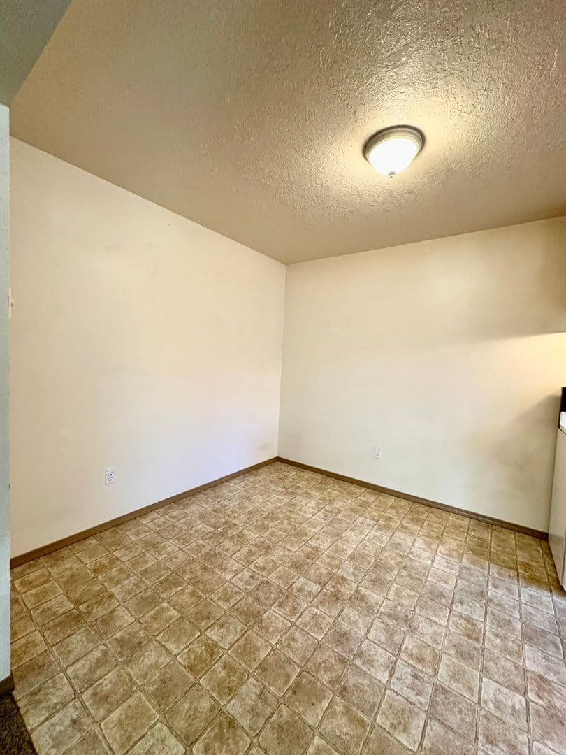 Bend Apartment: 21028 Damascus Ln