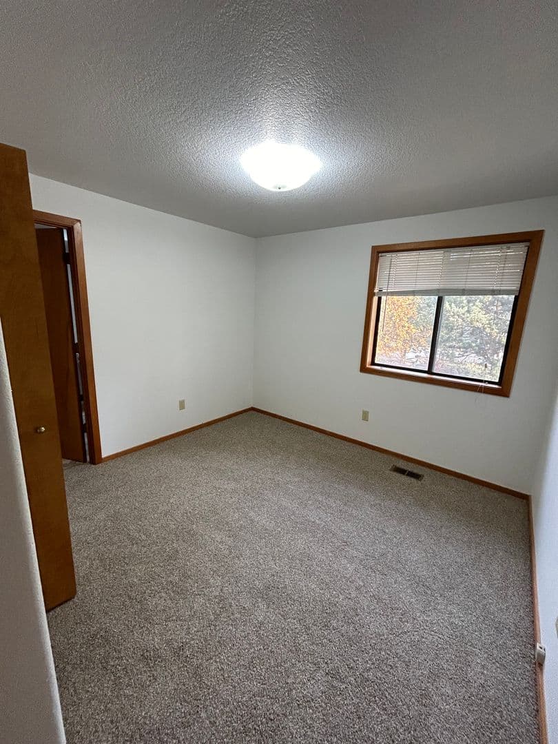 Bend Apartment: 2055 NE York Circle