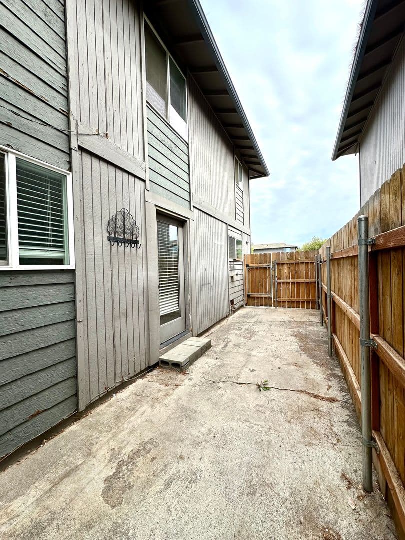 Redmond Apartment: 1620 SW Lava Avenue
