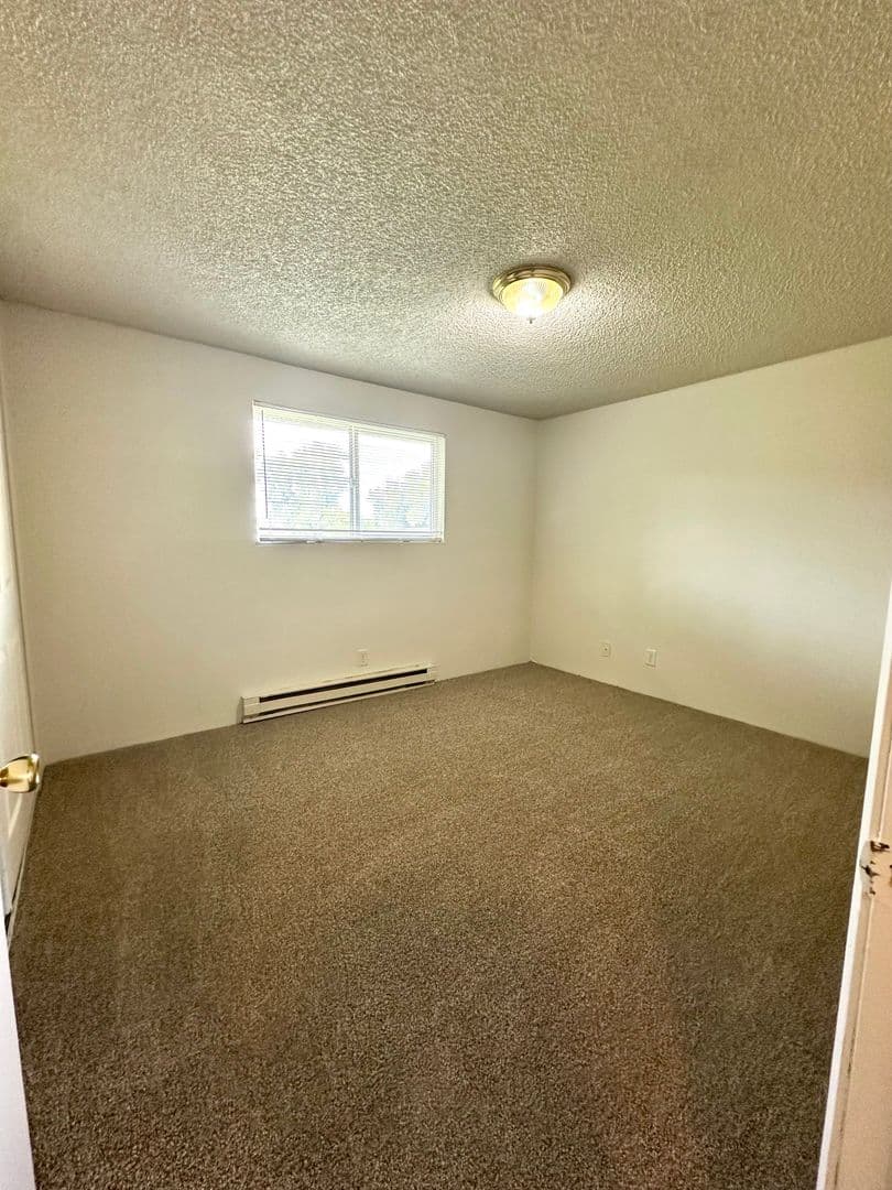 Redmond Apartment: 1624 SW Lava Avenue