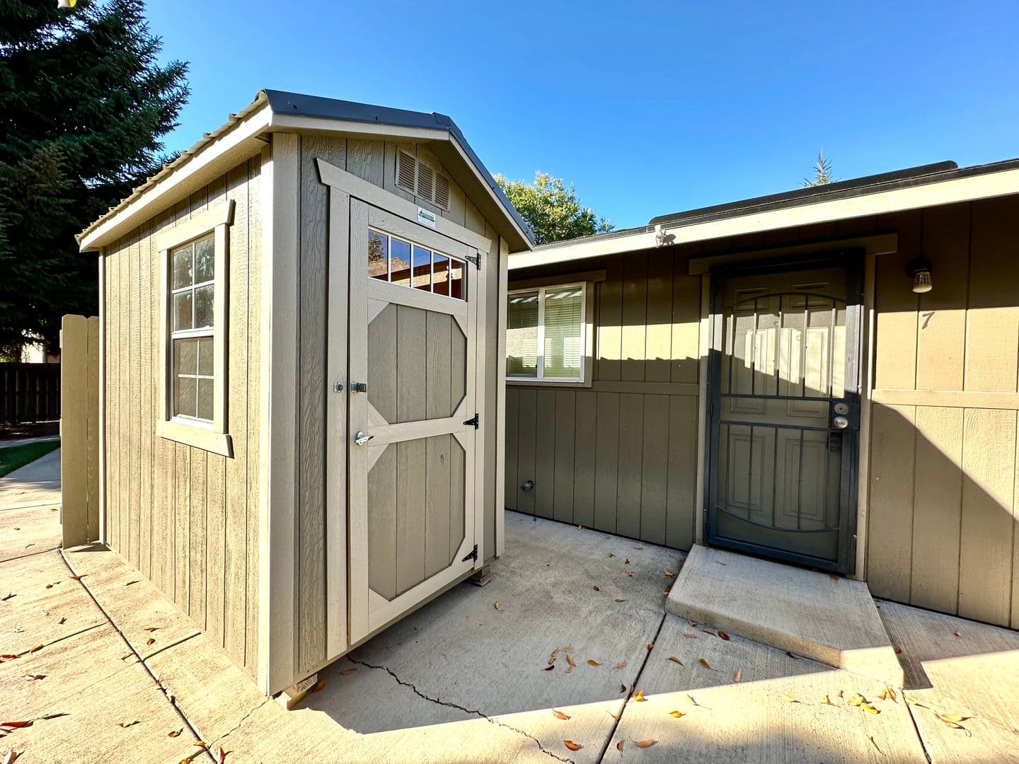 Bend Apartment: 1727 NW Wall St.