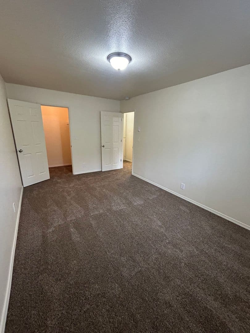 Bend Apartment: 1695 NW Portland