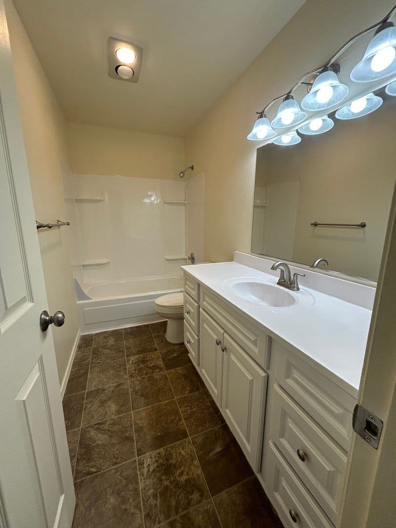 Bend Apartment: 1695 NW Portland